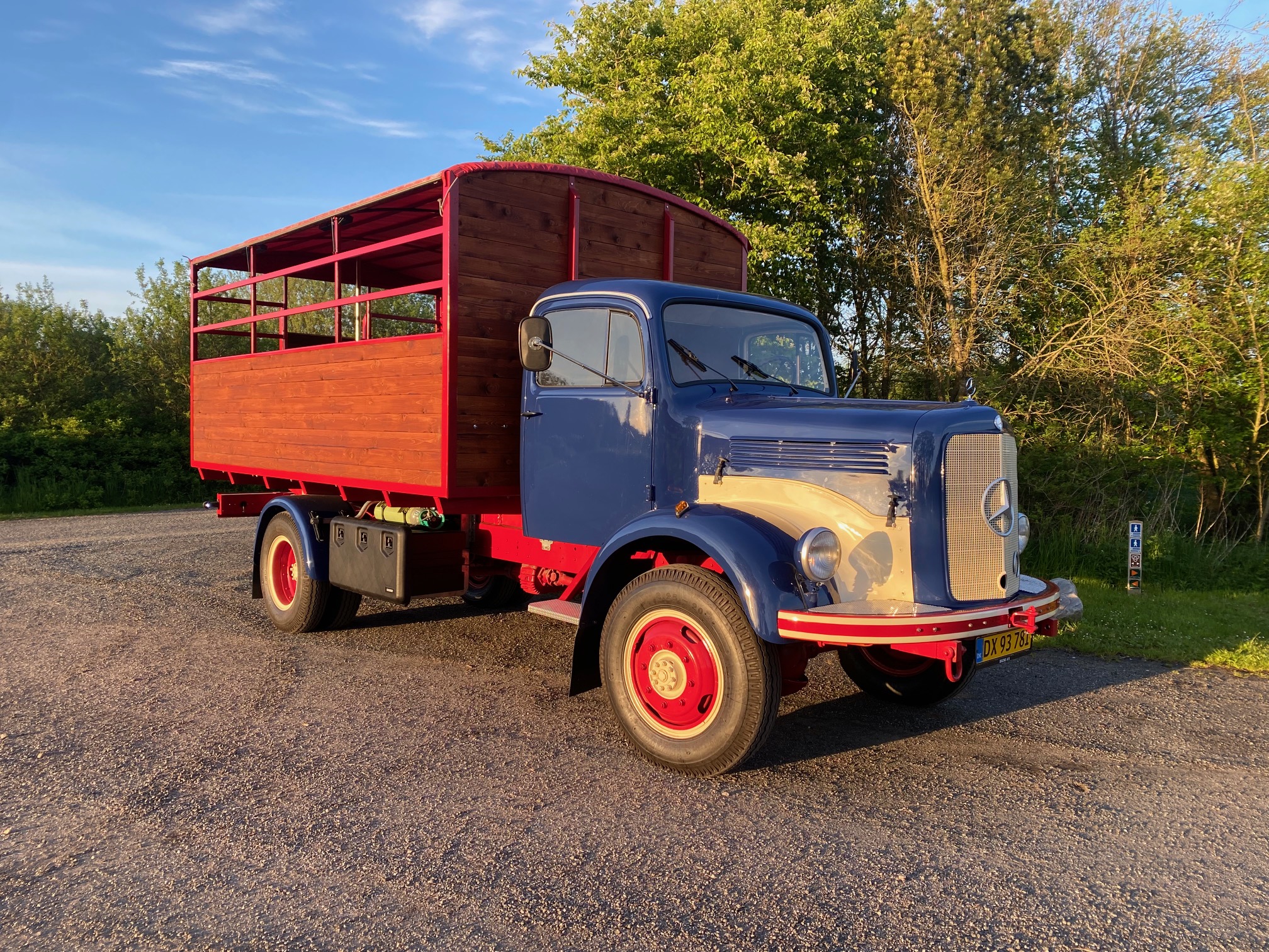 Mercedes L312 front